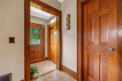 Craftsman charm meets today's modern updates! This beautifully - photo 13