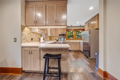 Craftsman charm meets today's modern updates! This beautifully - photo 27