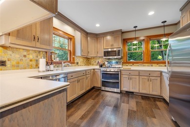 Craftsman charm meets today's modern updates! This beautifully - photo 28