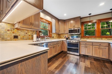 Craftsman charm meets today's modern updates! This beautifully - photo 29