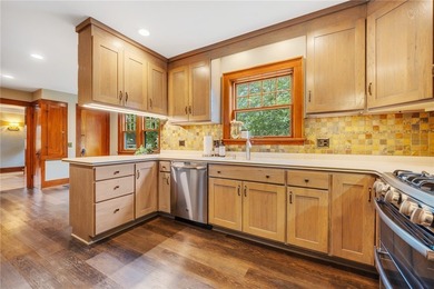Craftsman charm meets today's modern updates! This beautifully - photo 31