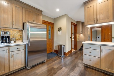 Craftsman charm meets today's modern updates! This beautifully - photo 32