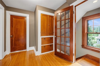 Craftsman charm meets today's modern updates! This beautifully - photo 36