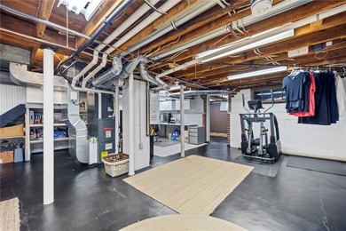 Craftsman charm meets today's modern updates! This beautifully - photo 50