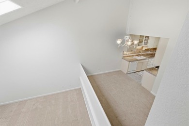 Just Reduced $100,000!!! Light and bright Seascape townhouse in - photo 12