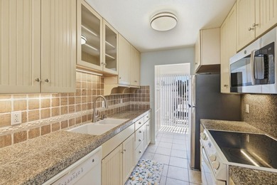 Just Reduced $100,000!!! Light and bright Seascape townhouse in - photo 13