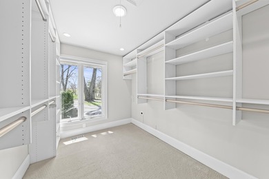 Fully renovated in 2022, this luxurious 4BR, 4.5BA lakefront - photo 17
