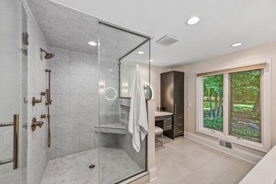 Fully renovated in 2022, this luxurious 4BR, 4.5BA lakefront - photo 18