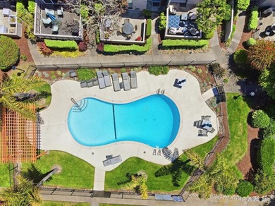 Just Reduced $100,000!!! Light and bright Seascape townhouse in - photo 30