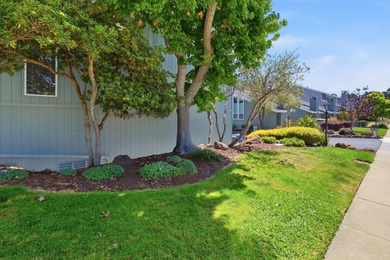 Just Reduced $100,000!!! Light and bright Seascape townhouse in - photo 33