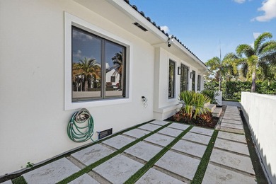 Perfectly positioned a few blocks from the Intracoastal in the - photo 4