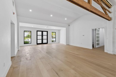 Perfectly positioned a few blocks from the Intracoastal in the - photo 9