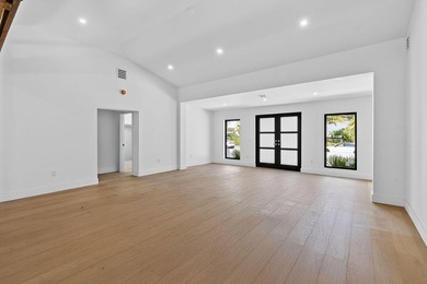 Perfectly positioned a few blocks from the Intracoastal in the - photo 10