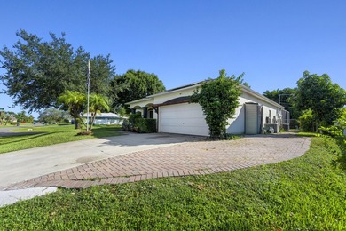 Your Florida Home Awaits! This beautiful concrete block - photo 5