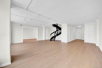 Welcome to this extraordinary, updated 3-bedroom, 3.5-bathroom - photo 15