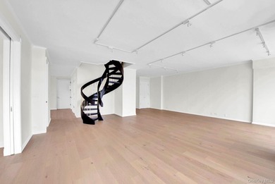 Welcome to this extraordinary, updated 3-bedroom, 3.5-bathroom - photo 16