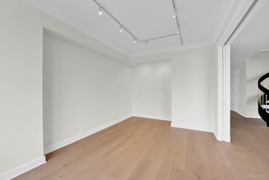 Welcome to this extraordinary, updated 3-bedroom, 3.5-bathroom - photo 17