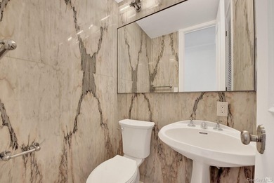 Welcome to this extraordinary, updated 3-bedroom, 3.5-bathroom - photo 21