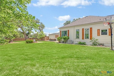 This mid-century cottage has been tastefully updated to include - photo 32