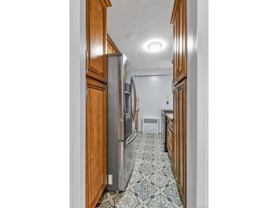 Spacious three-bedroom one-and-a-half-bathroom condominium - photo 9
