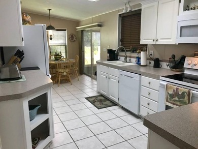 This beautiful, well-maintained home features a spacious layout - photo 3