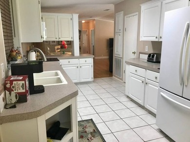 This beautiful, well-maintained home features a spacious layout - photo 4