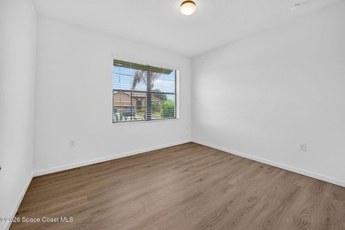 Motivated seller! $10K down & brand-new LVP floor & quartz - photo 4