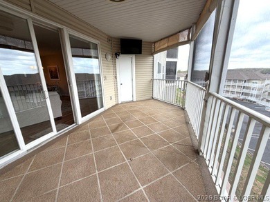 Introducing a peaceful, turn-key lakefront condo in CapeRoyale - photo 12