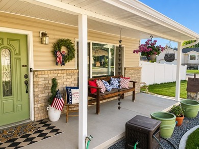 PRICE REDUCTION! Welcome home to this charming single-level - photo 3