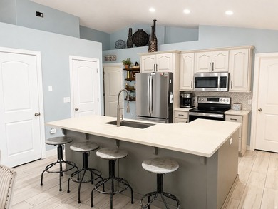 PRICE REDUCTION! Welcome home to this charming single-level - photo 4