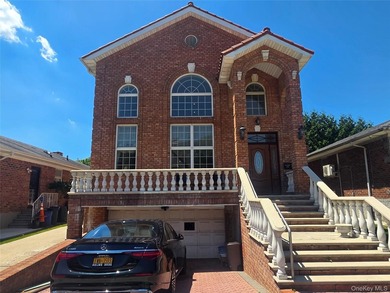 North Flushing Custom Built year 2008 luxury brick house, Large - photo 1