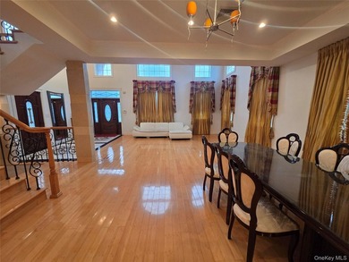North Flushing Custom Built year 2008 luxury brick house, Large - photo 2