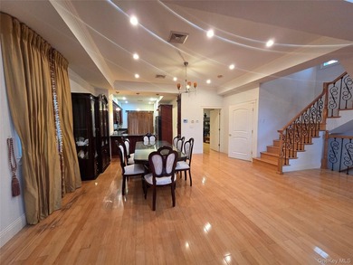 North Flushing Custom Built year 2008 luxury brick house, Large - photo 8