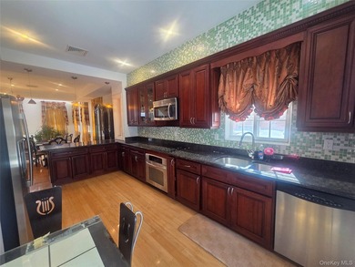 North Flushing Custom Built year 2008 luxury brick house, Large - photo 9