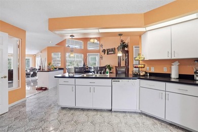 CUSTOM MULTI-GENERATIONAL POOL ESTATE ON OVER 1 ACRE

Rarely - photo 13