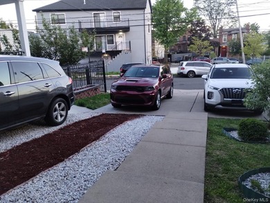 Newer construction. Only 20 years old with modern appliances and - photo 4