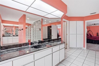 CUSTOM MULTI-GENERATIONAL POOL ESTATE ON OVER 1 ACRE

Rarely - photo 27