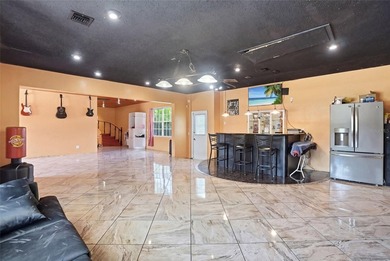 CUSTOM MULTI-GENERATIONAL POOL ESTATE ON OVER 1 ACRE

Rarely - photo 42