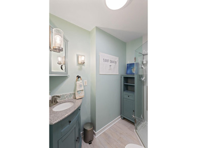 FULLY REMODELED & UPGRADED 2BR/2BA CONDO JUST 2 BLOCKS FROM THE - photo 20
