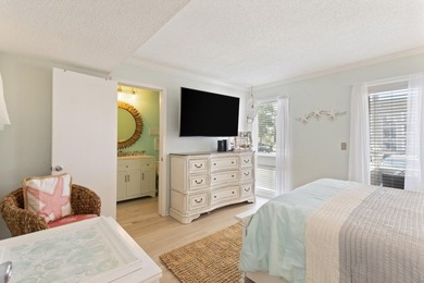 FULLY REMODELED & UPGRADED 2BR/2BA CONDO JUST 2 BLOCKS FROM THE - photo 21