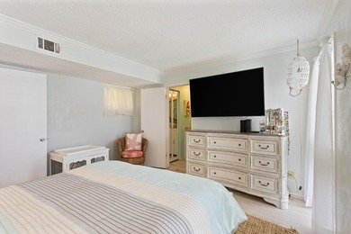 FULLY REMODELED & UPGRADED 2BR/2BA CONDO JUST 2 BLOCKS FROM THE - photo 26