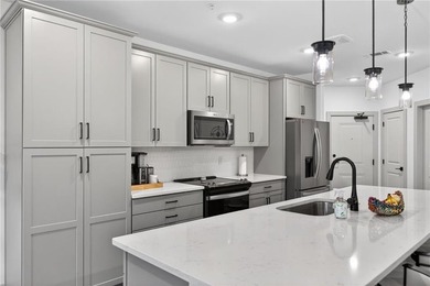 SPECTACULAR 3 BR/ 2 BA FLOORPLAN!!! Welcome to effortless luxury - photo 9