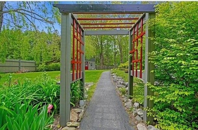 Welcome home to this delightful 3 bedroom, 2 1/2-bath Cape Cod - photo 4