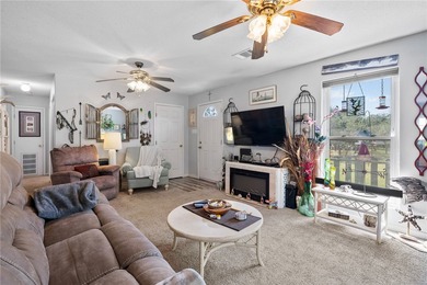 Charming 2 bedroom, 1 bath, coastal home located on 3 lots in - photo 7