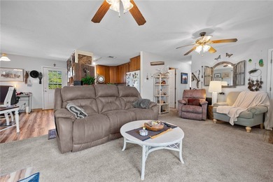 Charming 2 bedroom, 1 bath, coastal home located on 3 lots in - photo 8