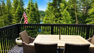 Enjoy majestic views of Rockford Bay from this exceptional North - photo 3
