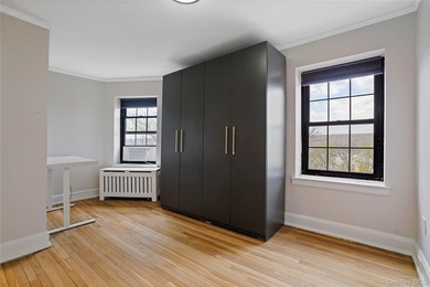 Enjoy stunning sunsets and abundant natural light in this - photo 23