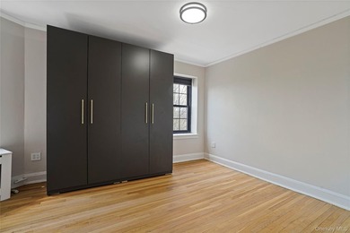 Enjoy stunning sunsets and abundant natural light in this - photo 24