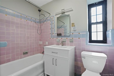 Enjoy stunning sunsets and abundant natural light in this - photo 27