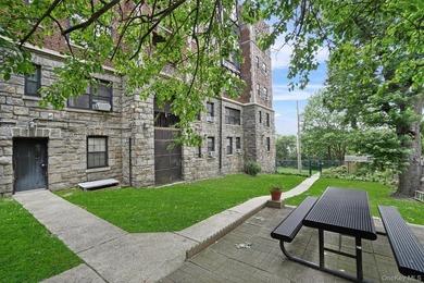 Enjoy stunning sunsets and abundant natural light in this - photo 28